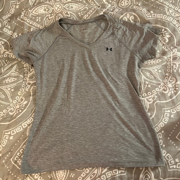 Grey breathable Under Armour running shirt - Size M - Picture 1 of 3